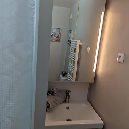 Charming With Eiffel View *