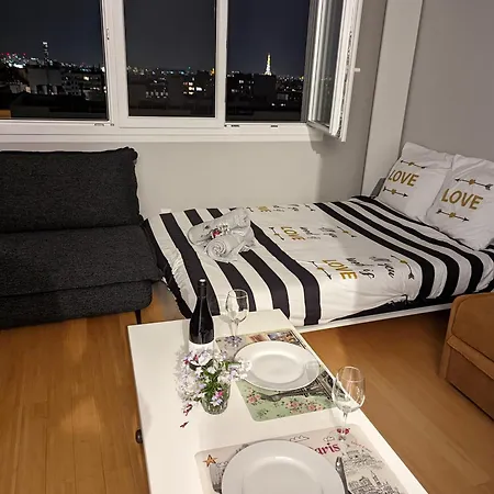 Charming With Eiffel View *