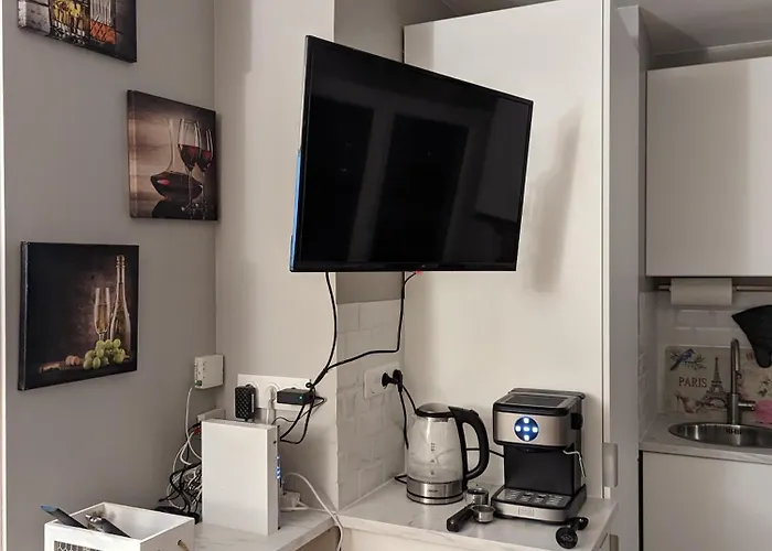 Charming With Eiffel View דירה *