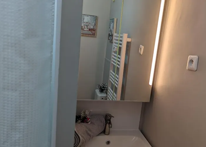 Charming With Eiffel View *