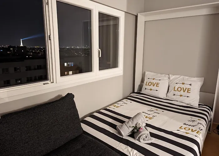 Charming With Eiffel View דירה פריז