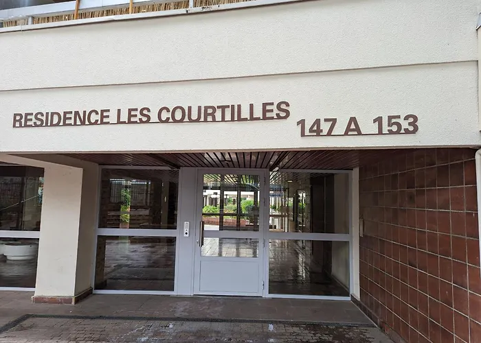 Charming With Eiffel View